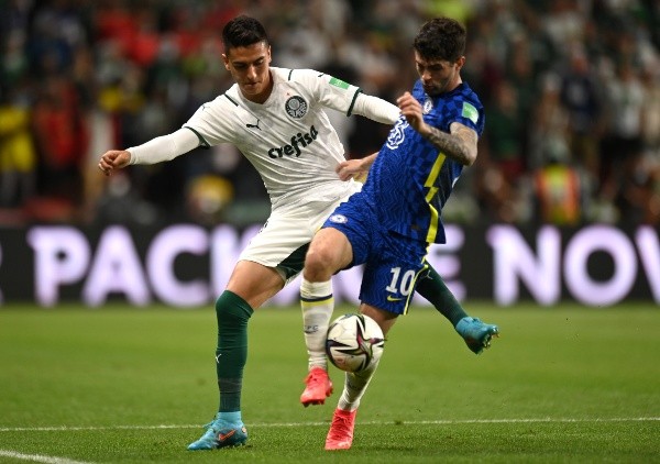 Foto: (Tullio Puglia/Getty Images) - Eduard Atuesta jogou a final do Mundial de Clubes com a camisa do Palmeiras, enfrentando o Chelsea