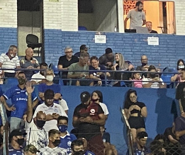 Eduardo Deconto/ Lisca acompanhando o empate do Juventude no estádio. 