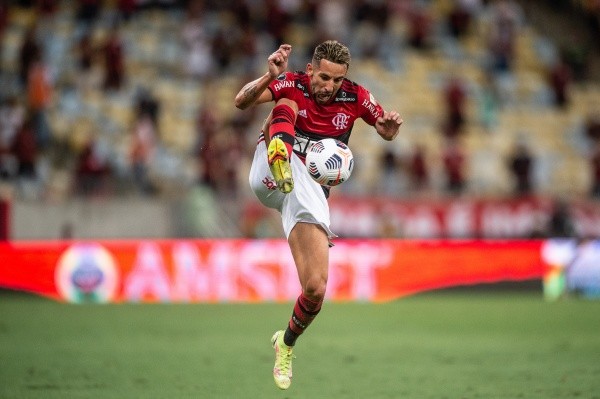 Foto: Thiago Ribeiro/AGIF – Isla perdeu espaço com o treinador Paulo Sousa