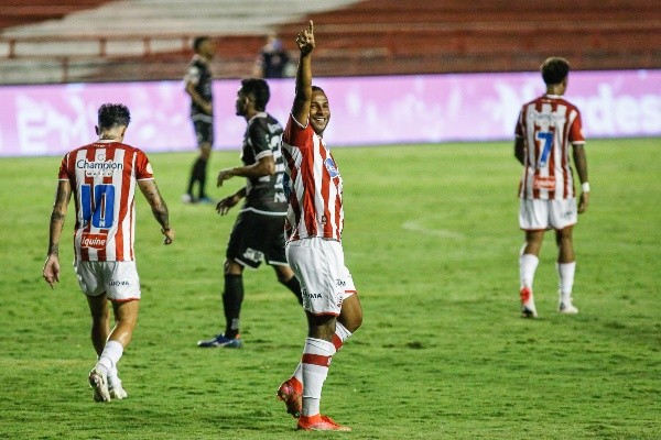 Foto: (Paulo Paiva/AGIF) - Sem Kieza, Náutico tem apostado na entrada de Robinho