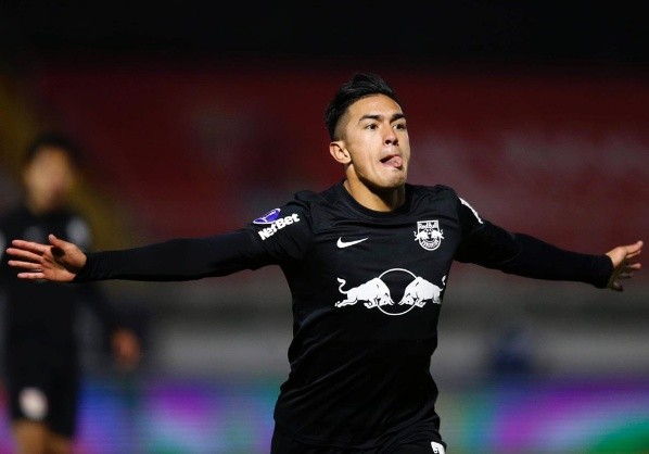  Ari Ferreira/Red Bull Bragantino/ Cuello em campo pelo Massa Bruta. 