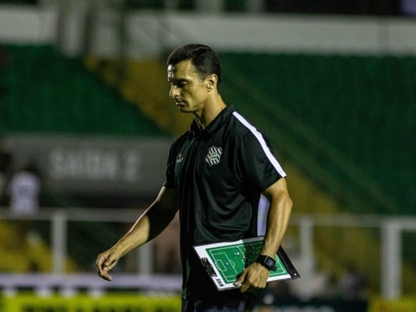 Gustavo Medeiros/@gustavooficialllll/ Júnior Rocha em jogo do Figueirense. 