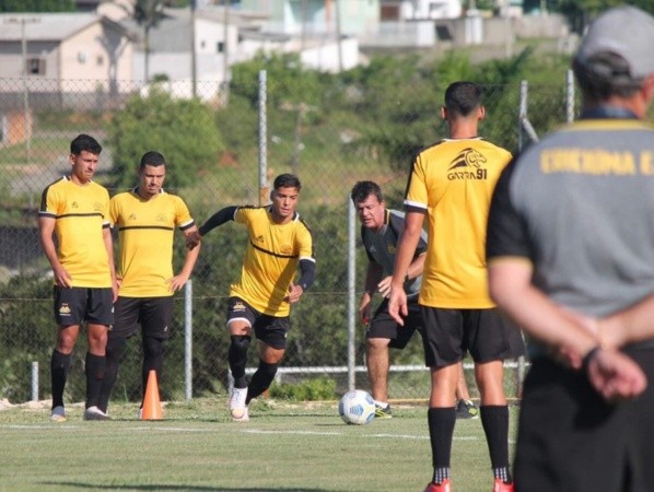 Foto: (Twitter Oficial Criciúma/Celso da Luz/Criciúma E.C.) - O Criciúma usou o período de preparação para realizar vários treinamentos, visando o primeiro jogo da temporada 2022