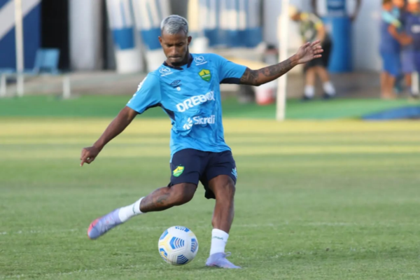 Felipe Marques deve ser titular no Cuiabá (Foto: AssCom Dourado)
