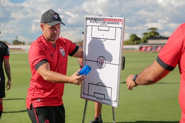 Bruno Corsino / ACG/ Umberto Louzer em treino no Atlético-GO.