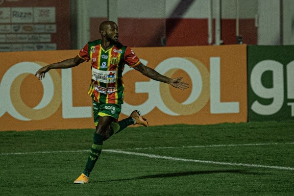 Foto: (Heber Gomes/AGIF) - Jean Silva não marca um gol desde o dia 3 de setembro, quando ainda atuava pelo Sampaio Corrêa
