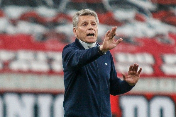 Foto: (Gabriel Machado/AGIF) - O Goiás tentou contratar Paulo Autuori como técnico, tendo sido interino do Athletico-PR em alguns jogos de 2021