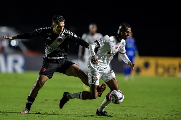 Foto: Thiago Ribeiro/AGIF – João Pedro defende as cores do Vitória desde 2021, sendo titular absoluto da equipe