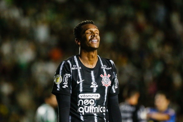 Jô é o único centroavante do Corinthians (Foto: Luiz Erbes/AGIF)