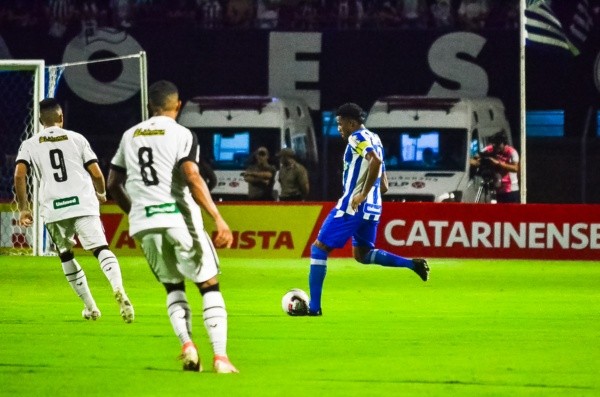  R.Pierre/AGIF/ Avaí x Figueirense em duelo nesta temporada. 