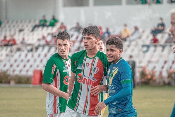 David (ao centro): perto de ser reforço do Ceará - Foto: Aldo Carvalho/Fluminense-PI