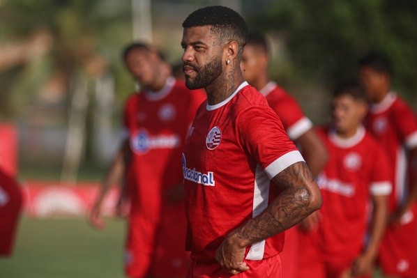 Foto: (Flickr Oficial Náutico/Tiago Caldas/CNC) - Júnior Tavares não deve entrar em campo no próximo jogo do Náutico