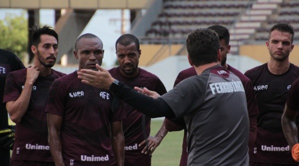 Foto: (Site Oficial Ferroviária/Jonatan Dutra/Ferroviária SA) - Elano comandou o a preparação final da Ferroviária para enfrentar o Ituano nesta sexta (25)