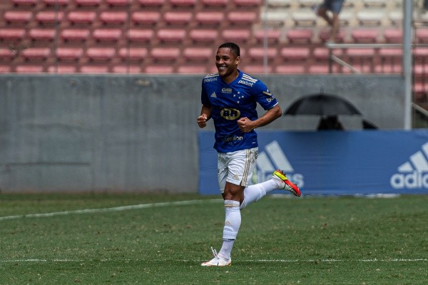 Foto: Alessandra Torres/AGIF – Vitor Roque vem se destacando pelo Cruzeiro na temporada