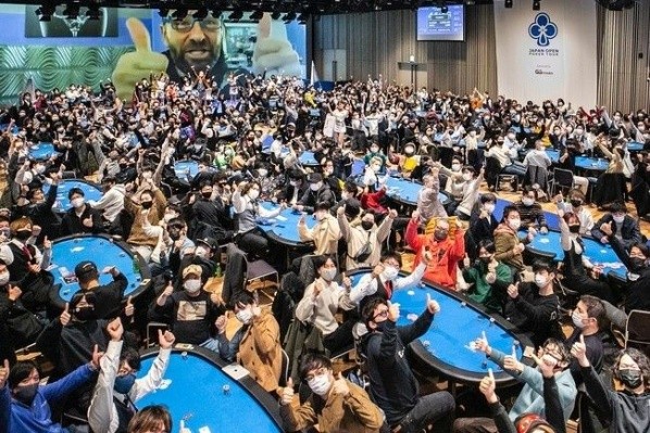 Salão lotado do JOPT (Foto: PokerNews)