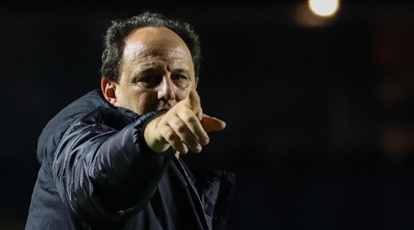 Rogério Ceni pediu a chegada de um zagueiro (Foto: Marcello Zambrana/AGIF) Rogério Ceni pediu a chegada de um zagueiro (Foto: Marcello Zambrana/AGIF)