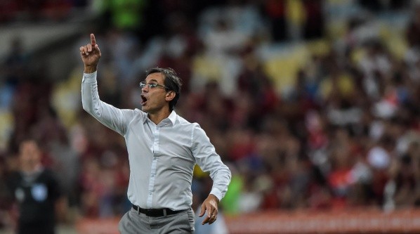 Fabián Bustos chega ao Santos (Foto: Thiago Ribeiro/AGIF)