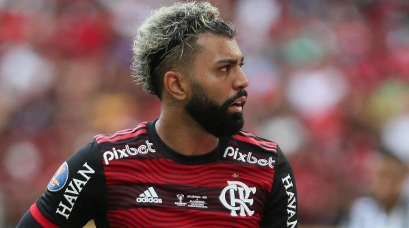 Gabigol tem atuado fora de posição no Flamengo para Zinho (Foto: Gil Gomes/AGIF)