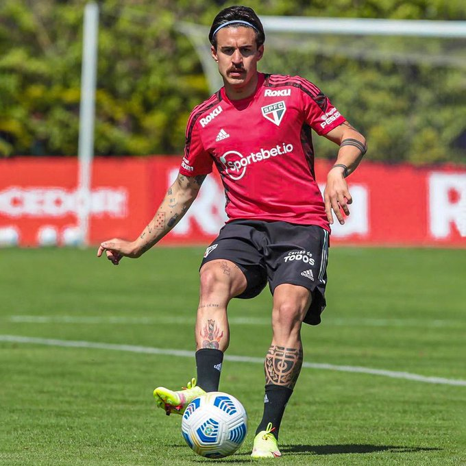 Gabriel Neves não tem recebido oportunidades com Rogério Ceni (Foto: Twitter oficial do São Paulo) Gabriel Neves não tem recebido oportunidades com Rogério Ceni (Foto: Twitter oficial do São Paulo)