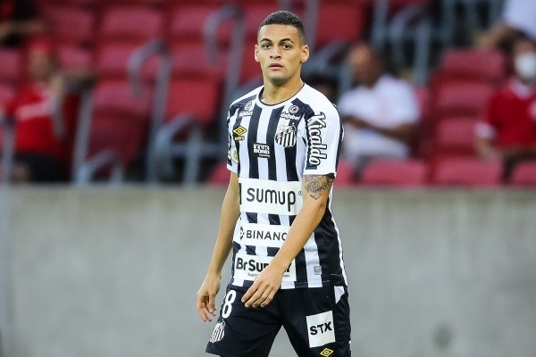 Foto:Pedro H. Tesch/AGIF | Barcelona também tem prioridade na compra de Kaiky