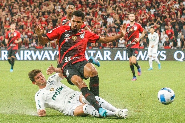 Gabriel Machado/AGIF/ Athletico-PR x Palmeiras no primeiro duelo da Recopa. 