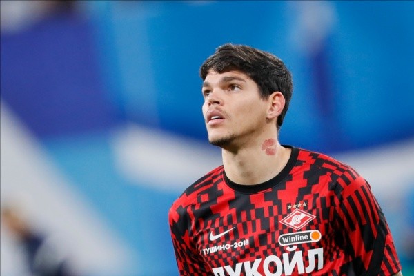 Foto:Mike Kireev/NurPhoto via Getty Images – Ayrton Lucas viu seu clube, o Spartak, ser banido da Liga Europa nesta semana