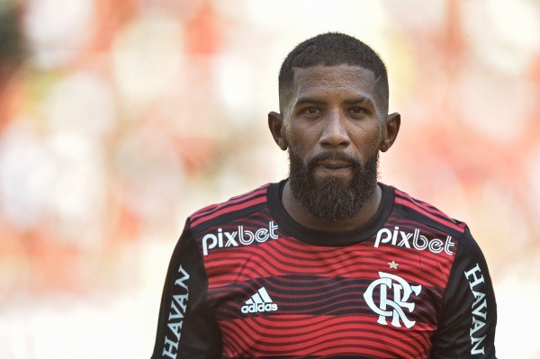 Rodinei ganhou minutos no Flamengo (Foto: Thiago Ribeiro/AGIF)