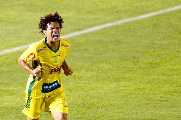 Camilo marcou um dos gols da vitória do Mirassol - Foto: Thiago Calil/AGIF