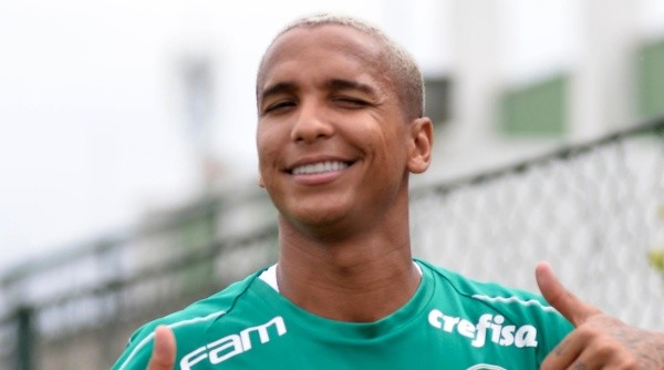 Vasco também busca a contratação de Deyverson (Foto: Bruno Ulivieri/AGIF)