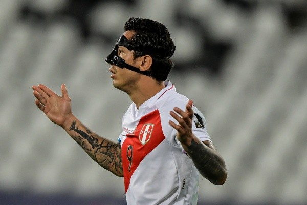 Foto: Thiago Ribeiro/AGIF – Lapadula nasceu na Itália e defende a seleção peruana