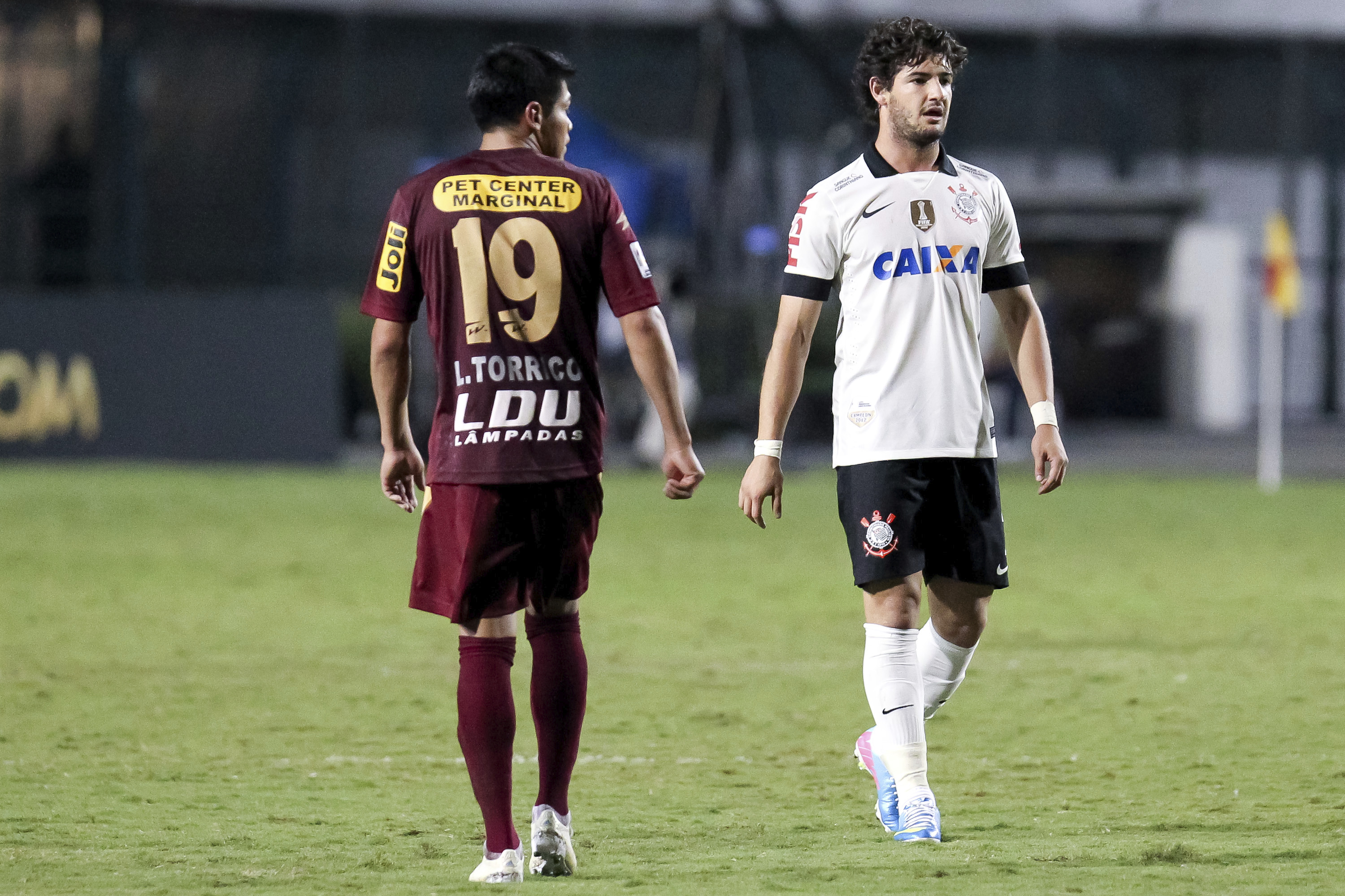 Foto: (Ricardo Bufolin/Getty Images) - Alexandre Pato fez o caminho contrário, deixando o Corinthians contestado, para apresentar uma melhora no São Paulo
