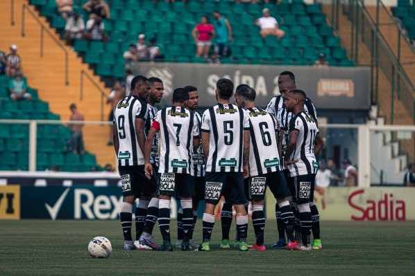 Foto: (Flickr Oficial Figueirense/Patrick Floriani/FFC) - O Figueirense busca mais uma vitória no Estadual para tentar garantir a vantagem do empate nas quartas de final do campeonato 