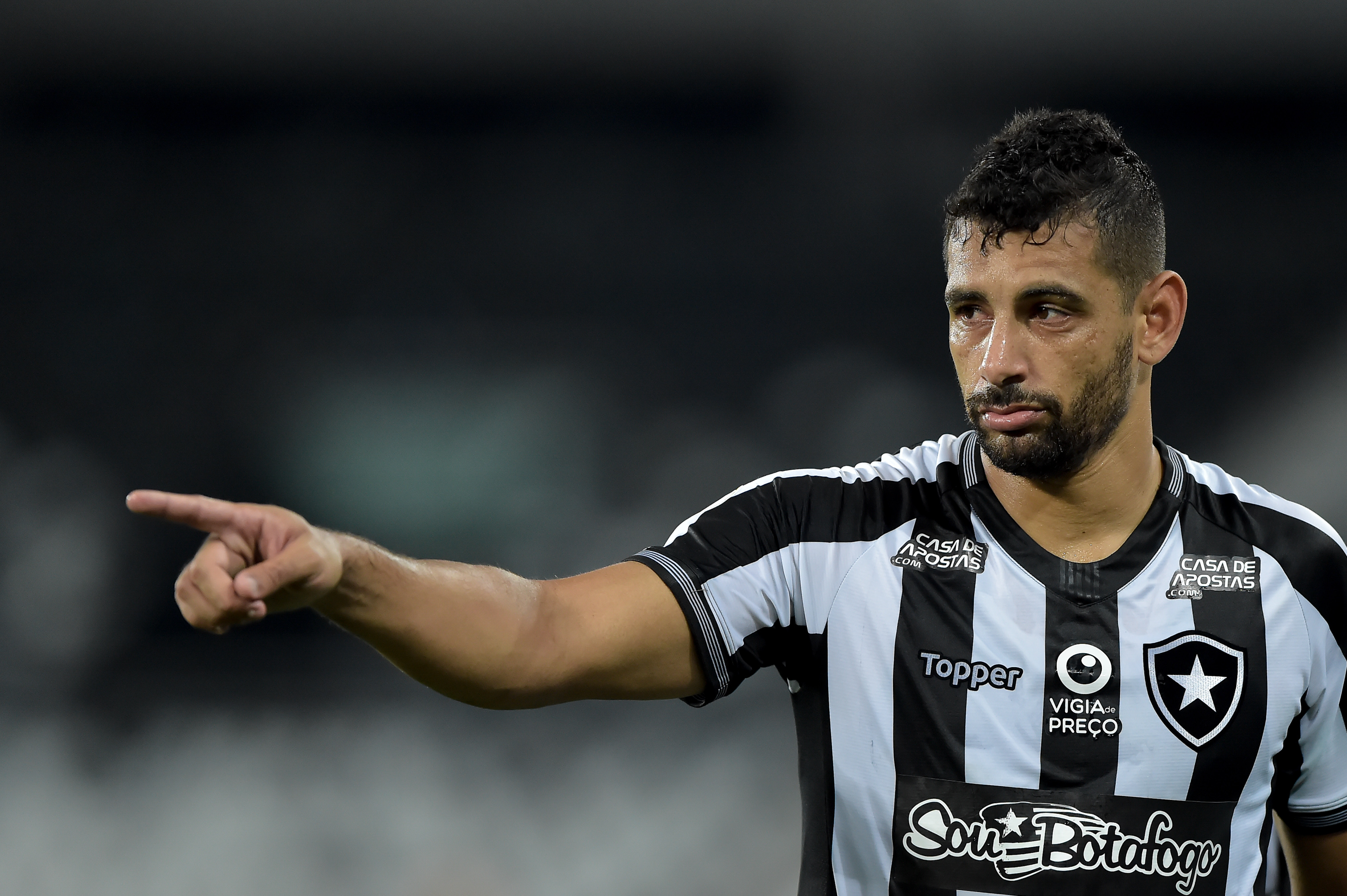 Foto: (Thiago Ribeiro/AGIF) - Diego Souza talvez seja o maior exemplo de jogador brasileiro que já defender clubes rivais