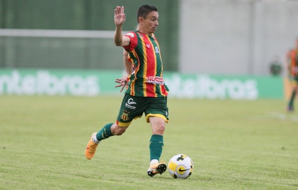 Foto: Gil Gomes/AGIF – Pimentinha tem um problema muscular e não encara o CRB, em Maceió