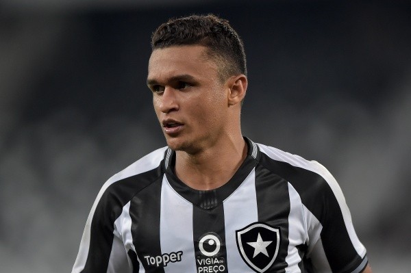 Foto: (Thiago Ribeiro/AGIF) - Erik já demonstrou o interesse em voltar para o Botafogo no futuro Foto: (Thiago Ribeiro/AGIF) - Erik já demonstrou o interesse em voltar para o Botafogo no futuro