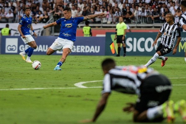 Foto: (Flickr Oficial Cruzeiro/Gustavo Aleixo/Cruzeiro) - Edu precisou ser substituído aos 14 minutos do segundo tempo