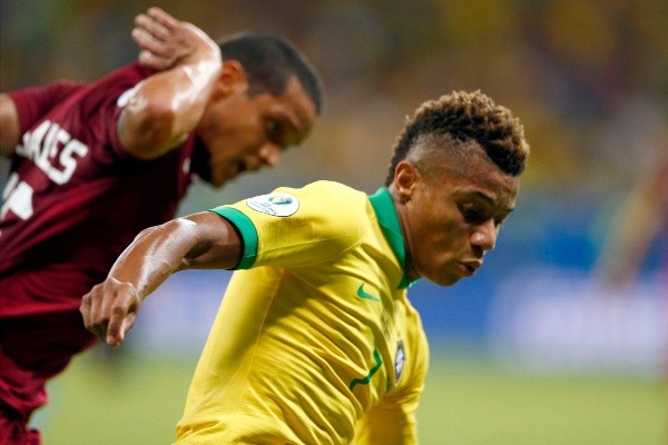 Foto: Thiago Calil/AGIF – David Neres poderá atuar por empréstimo neste primeiro semestre, mas alto salário afasta-o do Flamengo