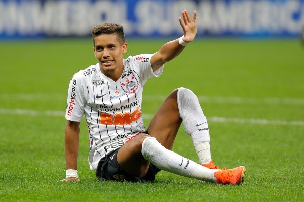 Foto: Daniel Vorley/AGIF – Pedrinho pode retornar ao futebol brasileiro se o Shakhtar permitir empréstimo por uma temporada