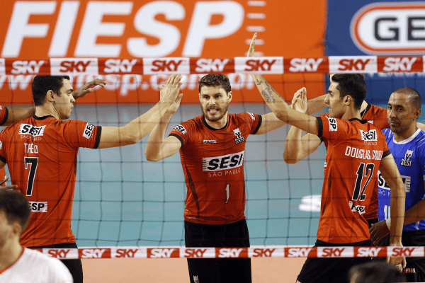 Foto: Gaspar Nobrega/Inovafoto/CBV - Jogadores do Sesi-SP Foto: Gaspar Nobrega/Inovafoto/CBV - Jogadores do Sesi-SP