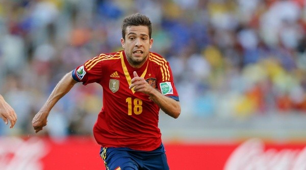 Xavi quer um reserva para revezar com Jordi Alba (Foto: Piervi Fonseca/AGIF)