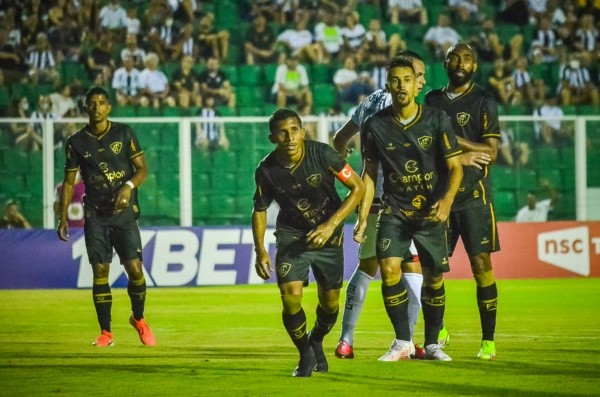 R.Pierre/AGIF/ Figueirense em campo pela estadual. 