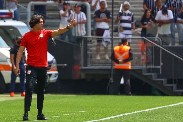 Marcello Zambrana/AGIF/ Maurício Barbieri em campo pelo RB Bragantino. 