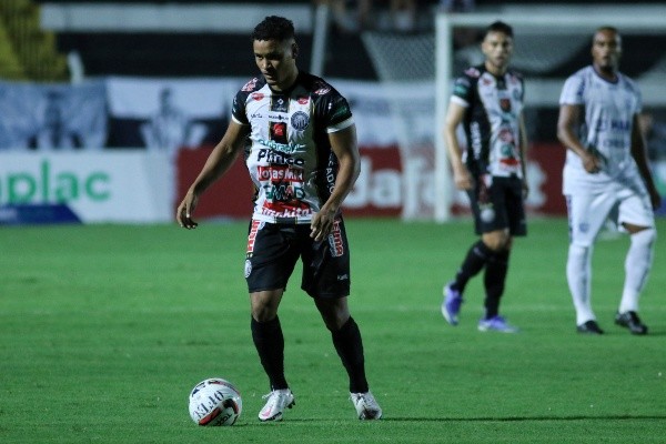 Foto: (Joao Vitor Rezende Borba/AGIF) - André Lima foi titular nos três primeiros jogos do Operário em 2022
