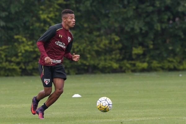 David Neres: chances de voltar ao Morumbi - Foto: Marcello Zambrana/AGIF