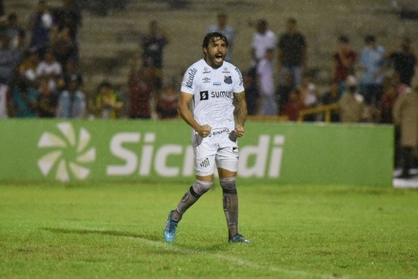 Goulart vibra com gol pelo Santos - Foto: Ivan Storti/Santos FC