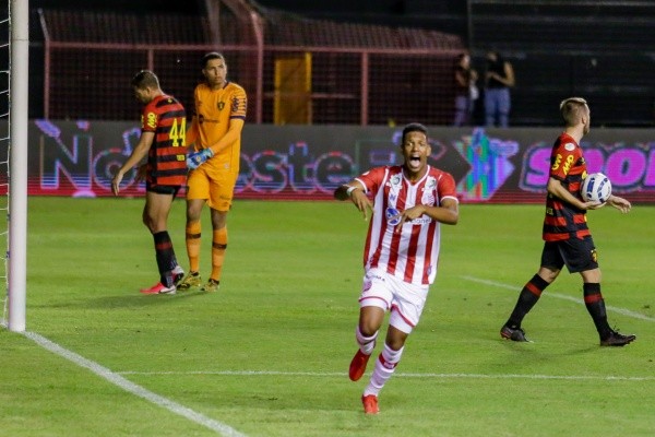Foto: Rafael Vieira/AGIF – No clássico pela Copa do Nordeste, o Sport levou a melhor por 3 a 2