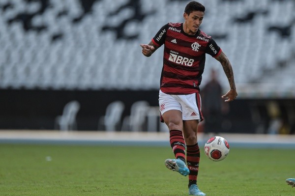 Thiago Ribeiro/AGIF/ Pedro em campo pelo Flamengo. 