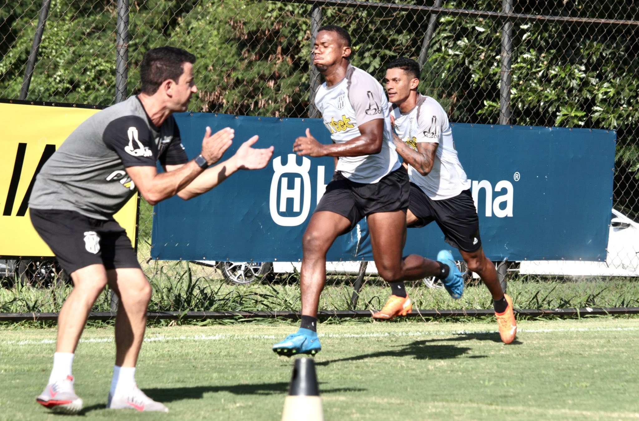 Twitter/ Conta oficial Ponte Preta/ Ponte Preta no treinamento. 