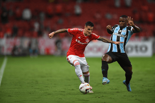 Bustos foi um dos destaques do Internacional (Foto: Twitter oficial de Bustos/SC Internacional)