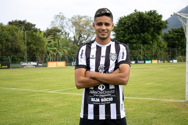  Patrick Floriani/FFC/ Léo Artur, novo reforço do Figueirense. 